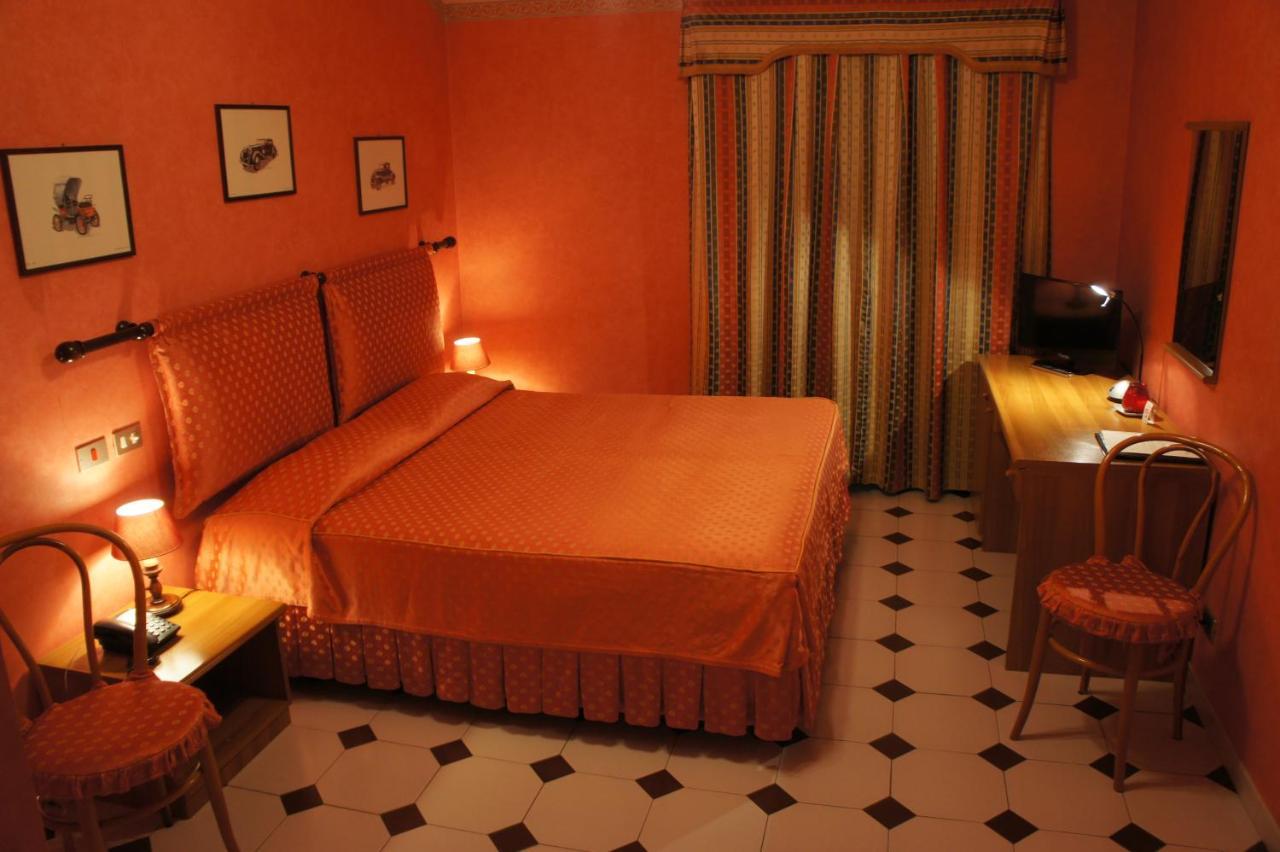 Park Hotel Villa Salzea Trofarello Экстерьер фото